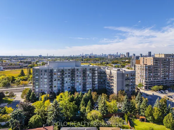 1720 Eglinton Ave E #107, Toronto, ON M4A 2X8