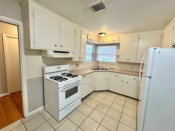 5th image of 4314 Benning Dr