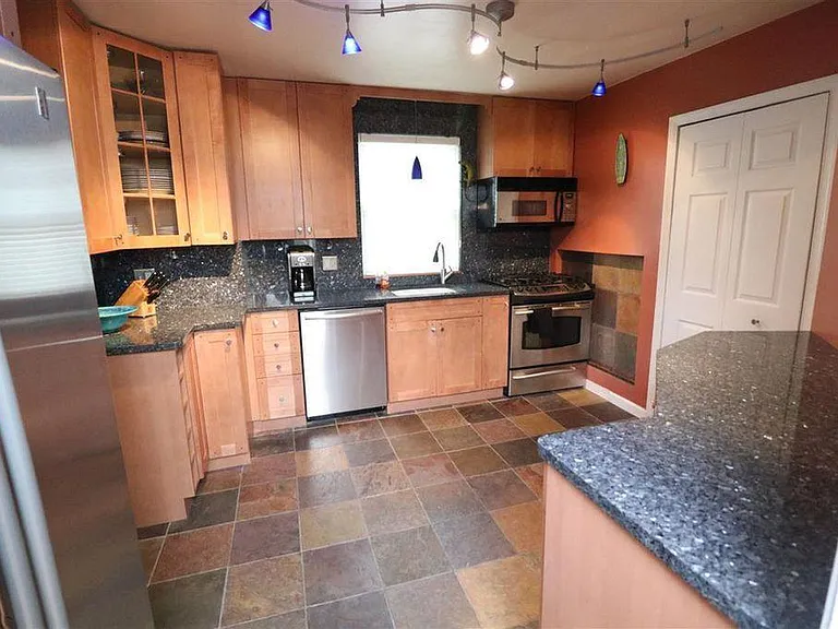 11 N Lancaster Ave — Photo 8