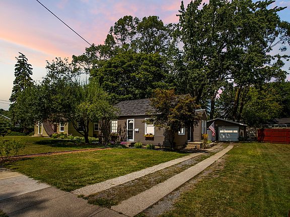 523 Franklin Street, Spring Lake MI 49456 | Exterior | Front Yard + Driveway