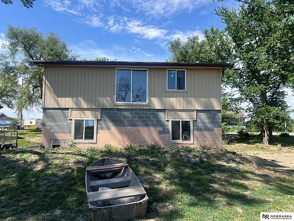 3rd image of 1810 Park Cir