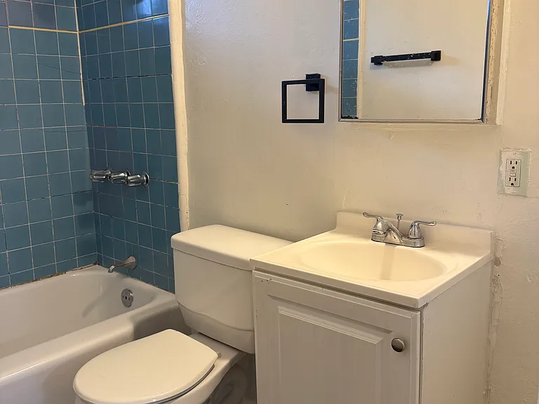 1184 W 39th St #6 — Photo 8