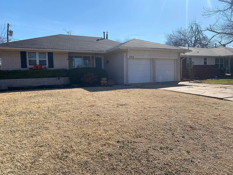 2812 Lakeside Dr