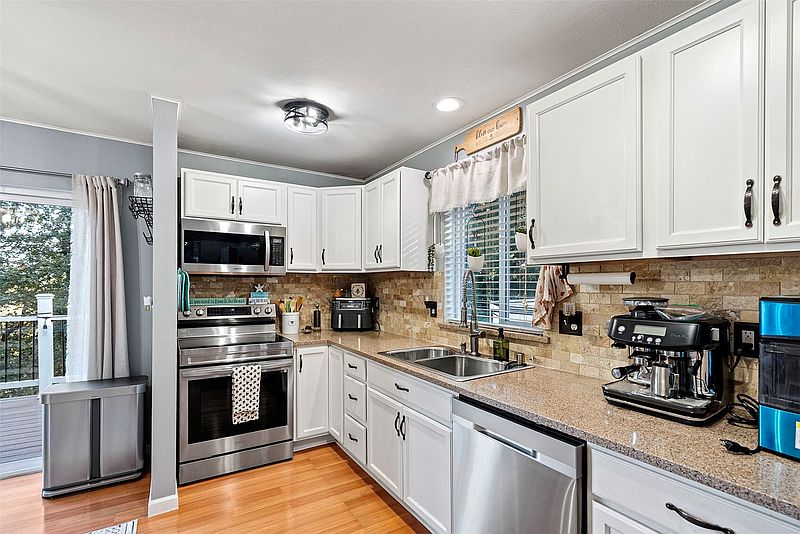 5th image of 4440 Forest Drive NE