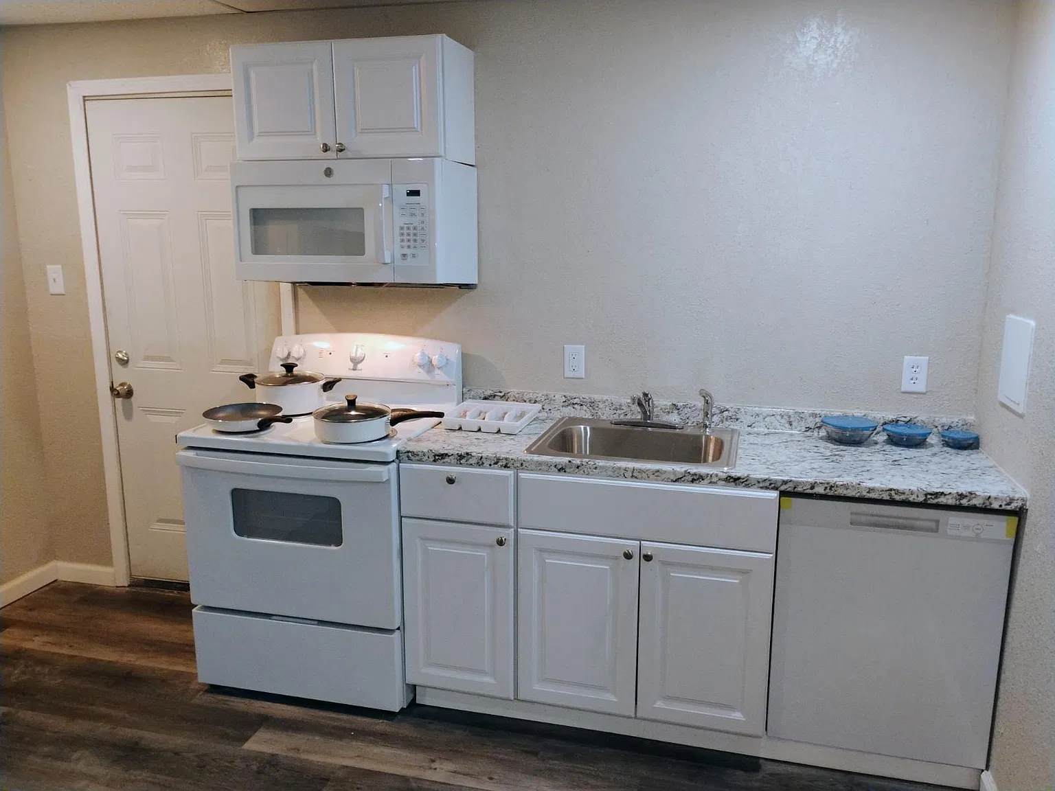 1704 Commercial Ave — Photo 1