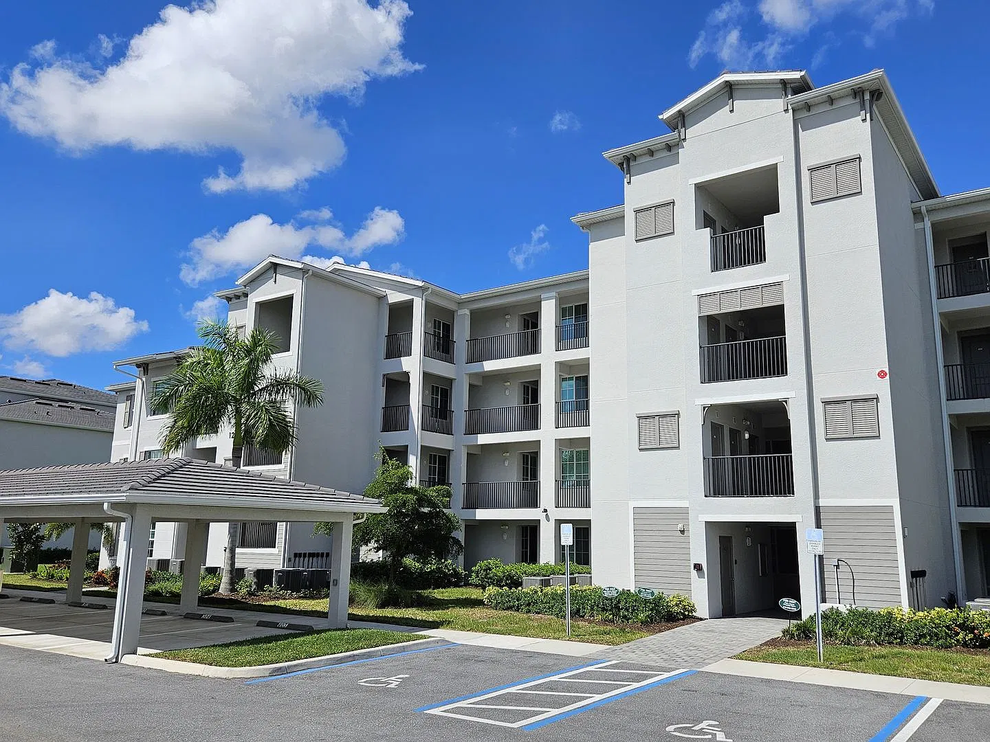 Seasonal Short-Term 2 Bedroom 2 Bathroom 3rd Floor Condo with Golf Membership at Wellen Park! — Photo 1