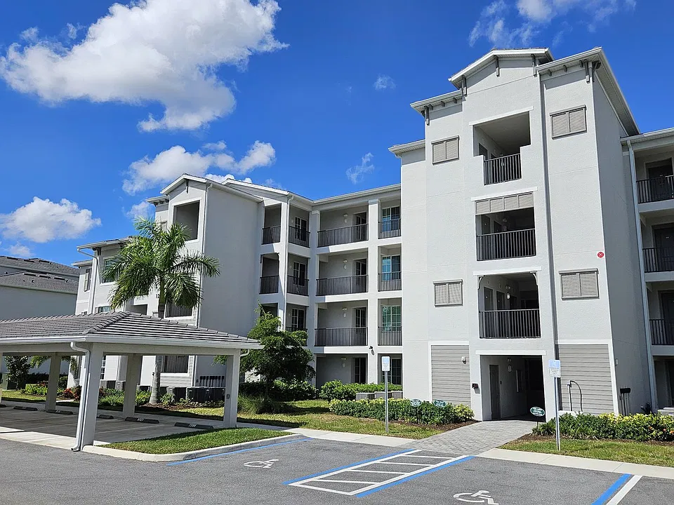12240 Wellen Golf St #304