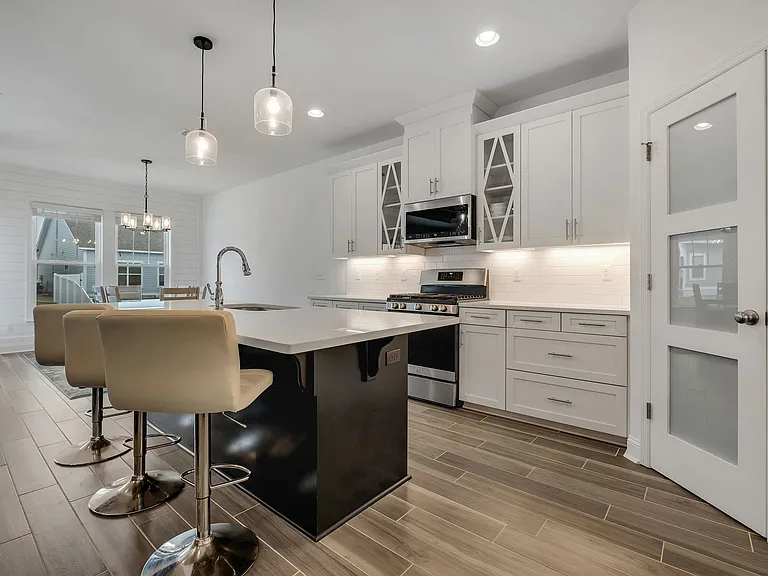 251 Bienville Pl — Photo 15