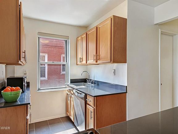 4th image of 100 Park Ter W APT 6A