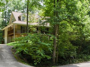 402 Red Wolf Ln, Townsend, TN 37882