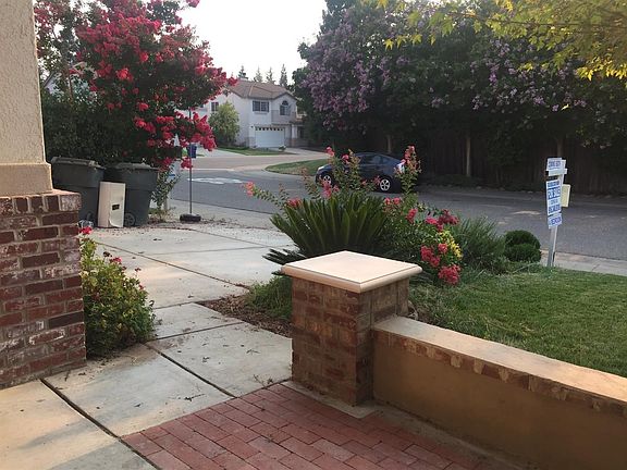 2nd image of 2206 Railway Cir