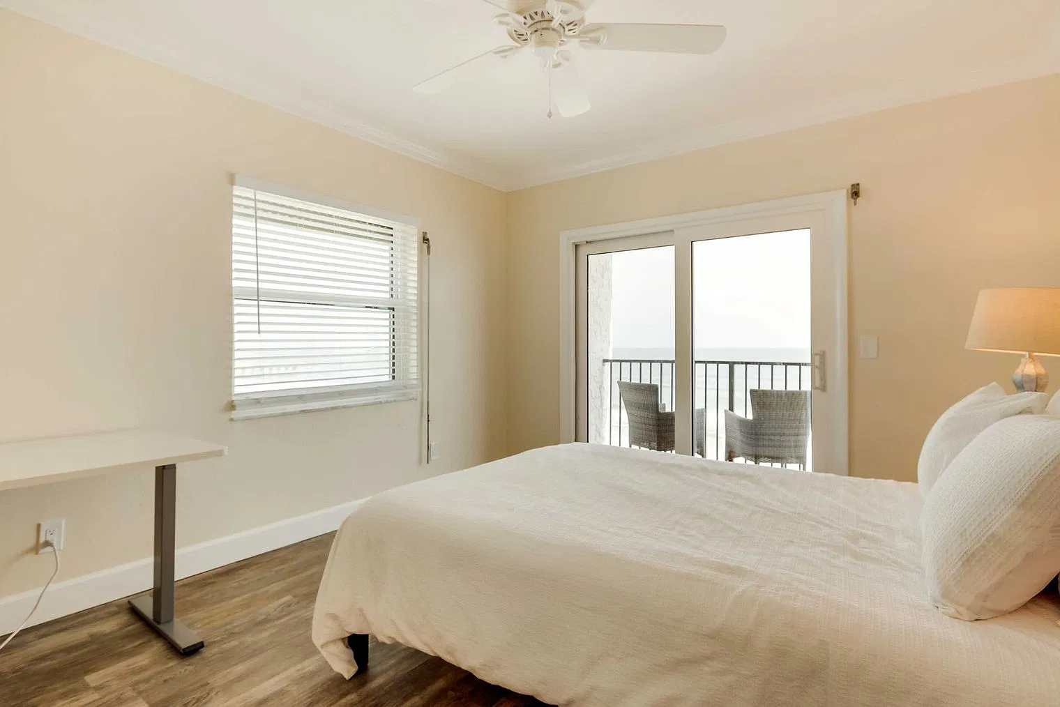 2 bed, 2.0 bath, 1033 sqft, $3,790 — Photo 4