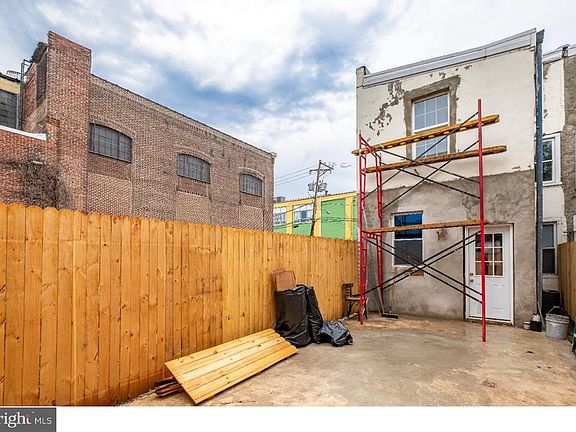 4th image of 1832 E Cumberland St