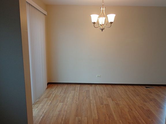 5th image of 310 Birchwood Ln