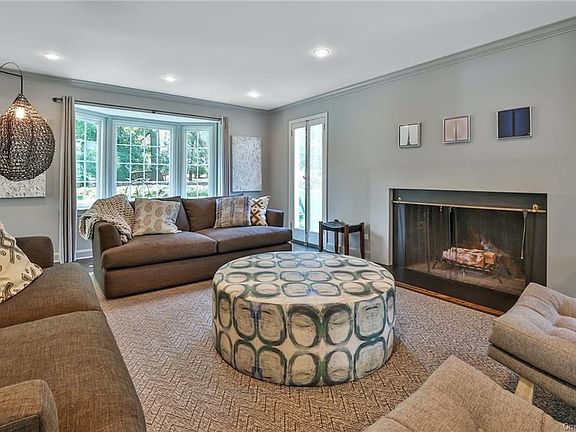 5th image of 2 Munson Pond Ln