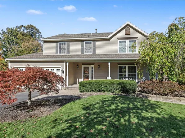3246 Locust Cir, Walworth, NY 14568