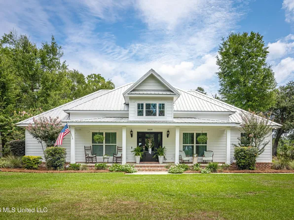 2809 Robert Hiram Dr, Gautier, MS 39553