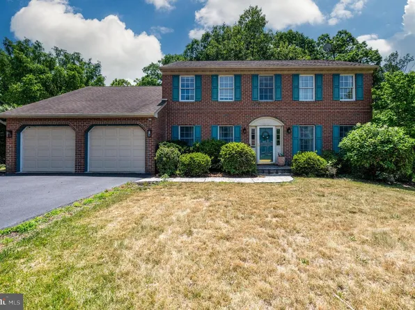 402 Russell Ave, Douglassville, PA 19518