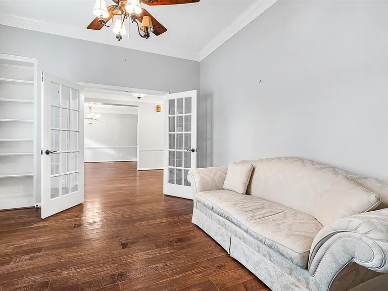 11 Winrock Pl — Photo 29