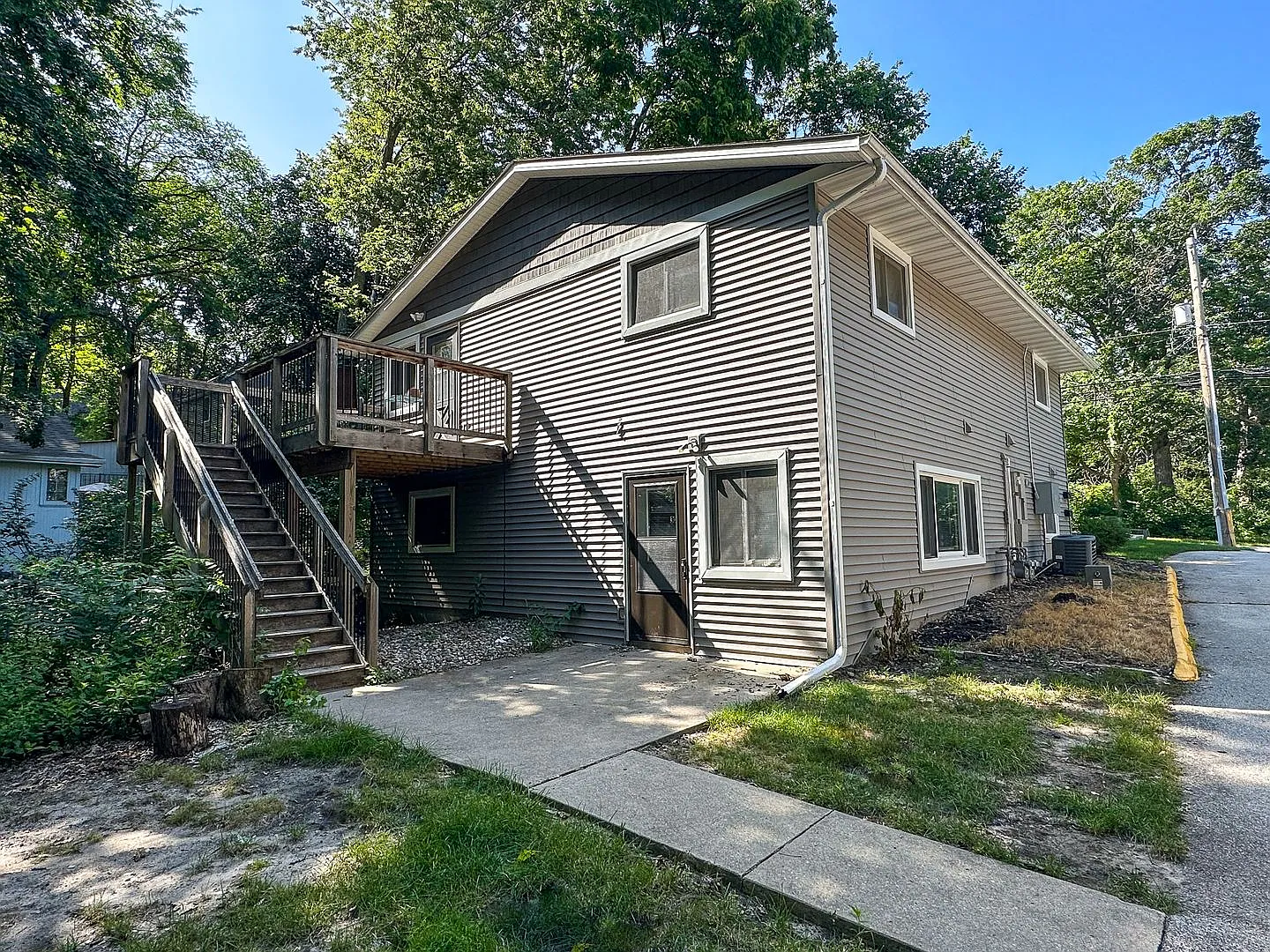 3012 Oakland St — Photo 2