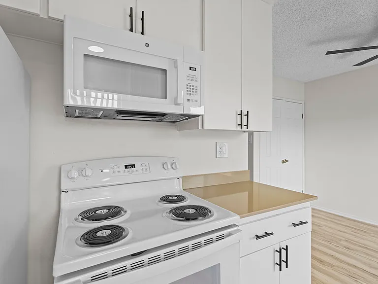 Tuscany Apartments — Photo 26