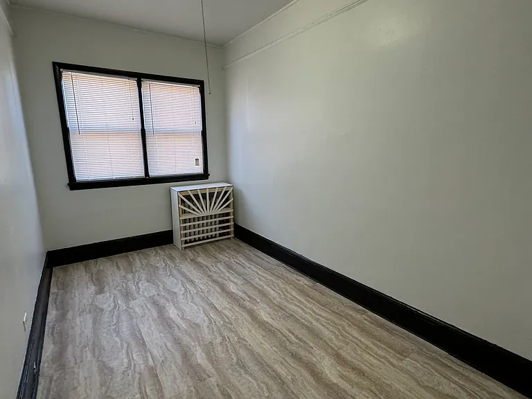 381 Woodlawn Ave #2 — Photo 2