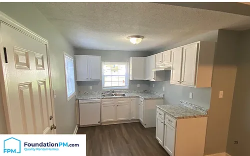1392 Kyle St Photo 1