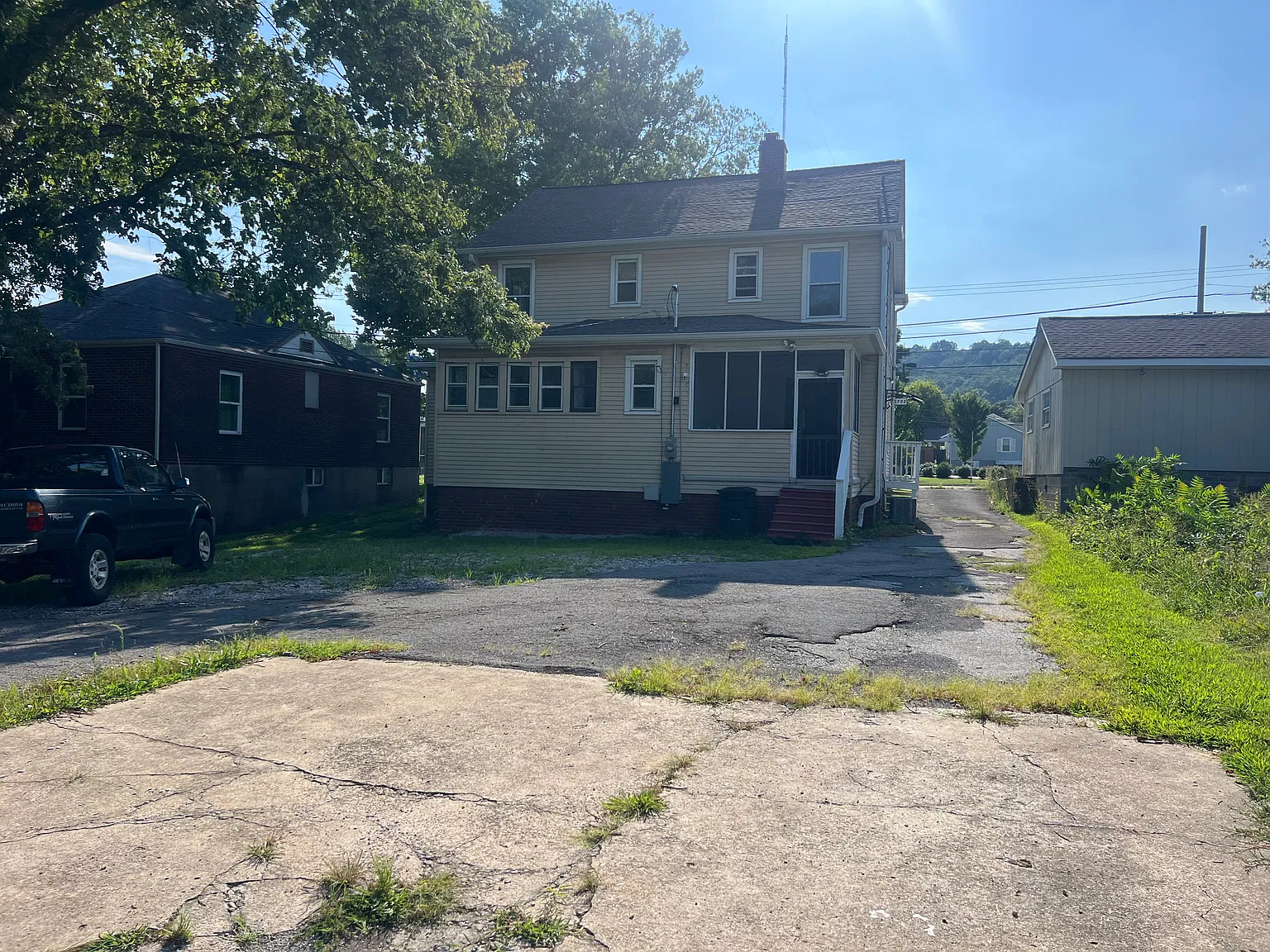 3720 N Broadway St — Photo 2