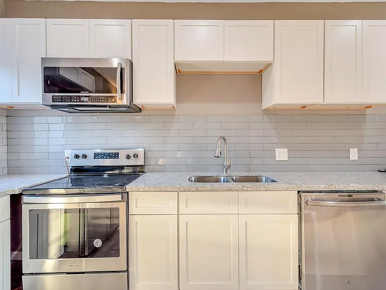 1600 N Saba St #164 — Photo 9