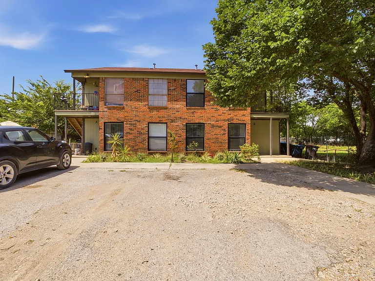 908 Isbell Rd #B — Photo 24