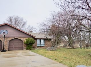 422 Ranch Rd, Elgin, IL 60123