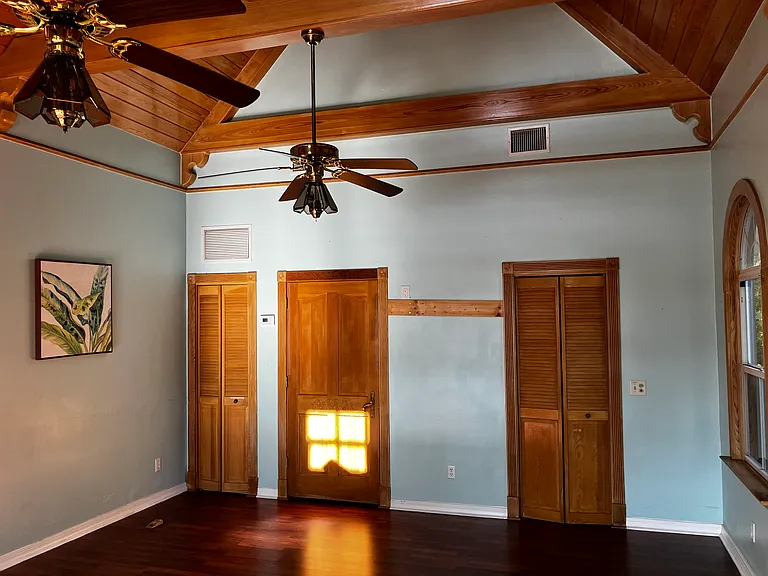 210 SW Atlanta Ave — Photo 13