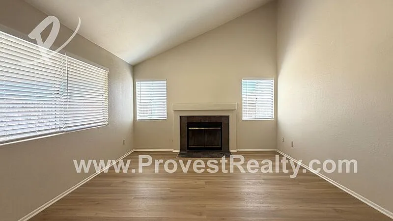 4 bed, 2.5 bath, 1646 sqft, $2,300 — Photo 4