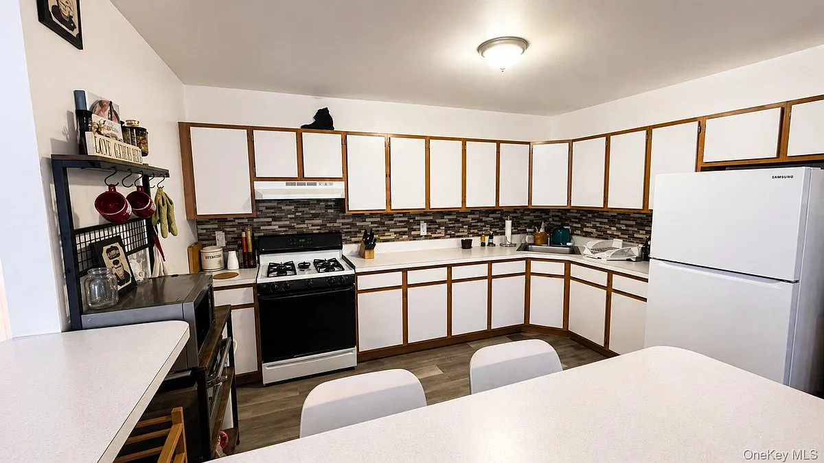 Building Photo - 147 Beach 97th St #2