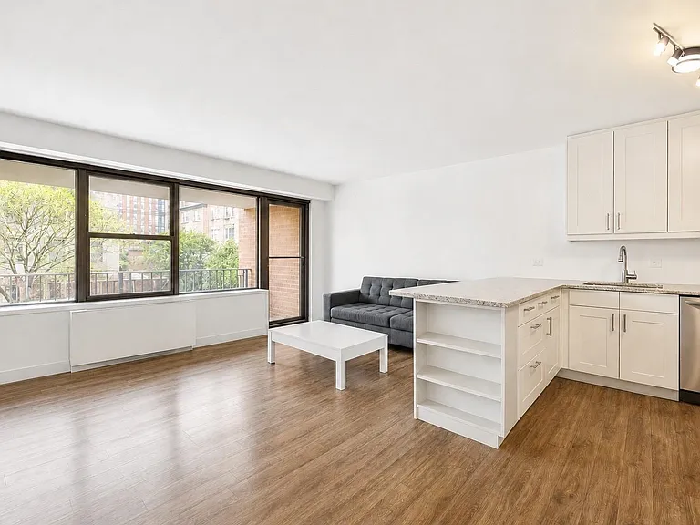 135 Montgomery St #3 — Photo 4
