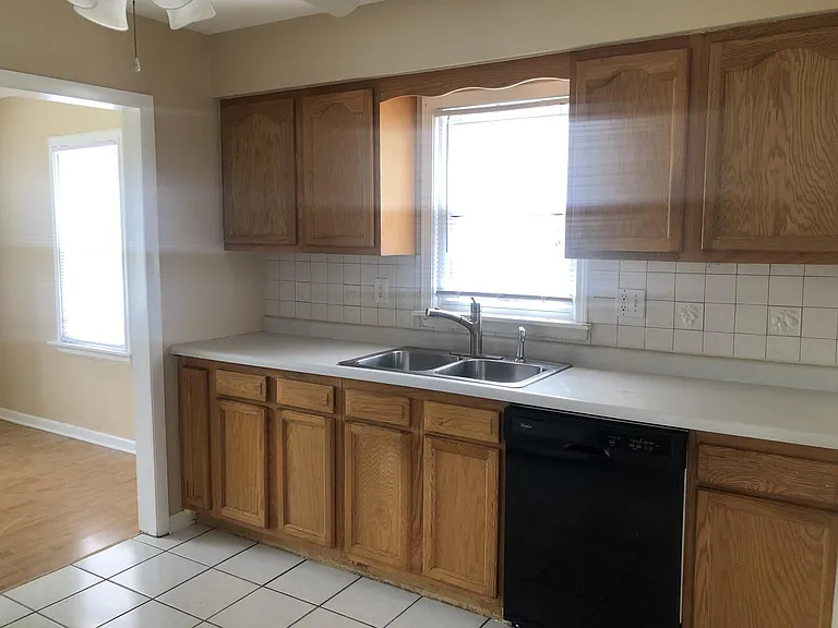 9820 Natoma Ave — Photo 7