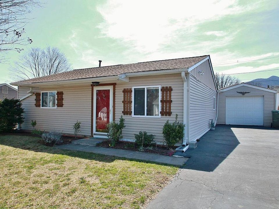 1st image of 1452 Antrim St