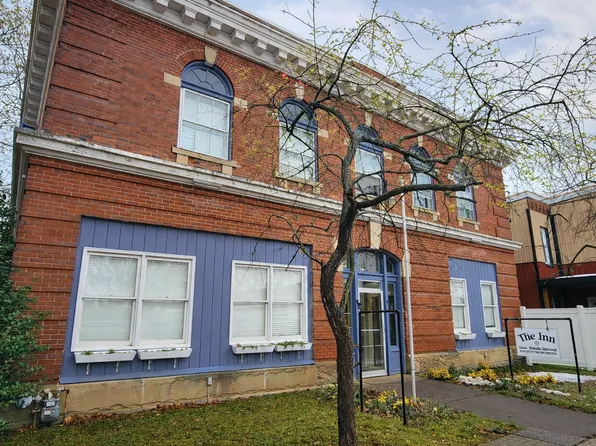 The Village Inn at One Bank Street