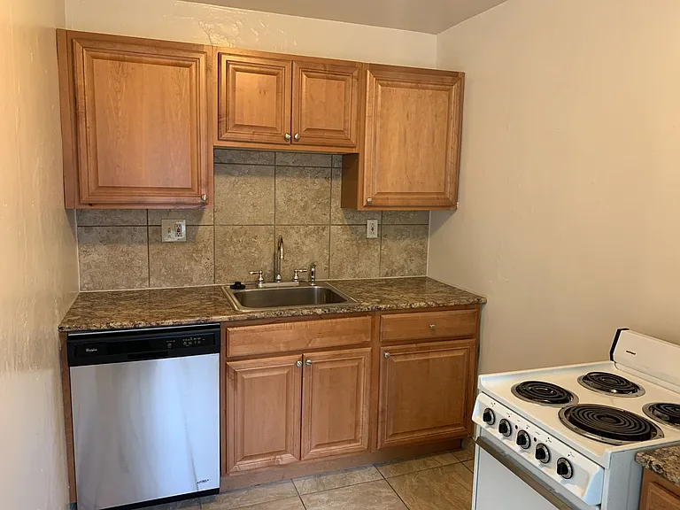 819 College Avenue — Photo 25