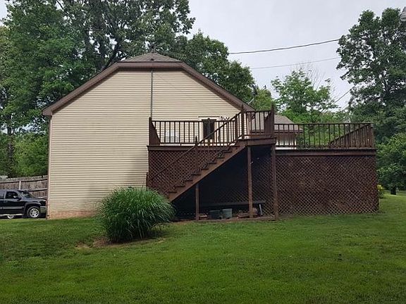 4th image of 320 Green Oaks Ln