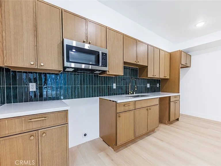 1065 S Corning St #C — Photo 11