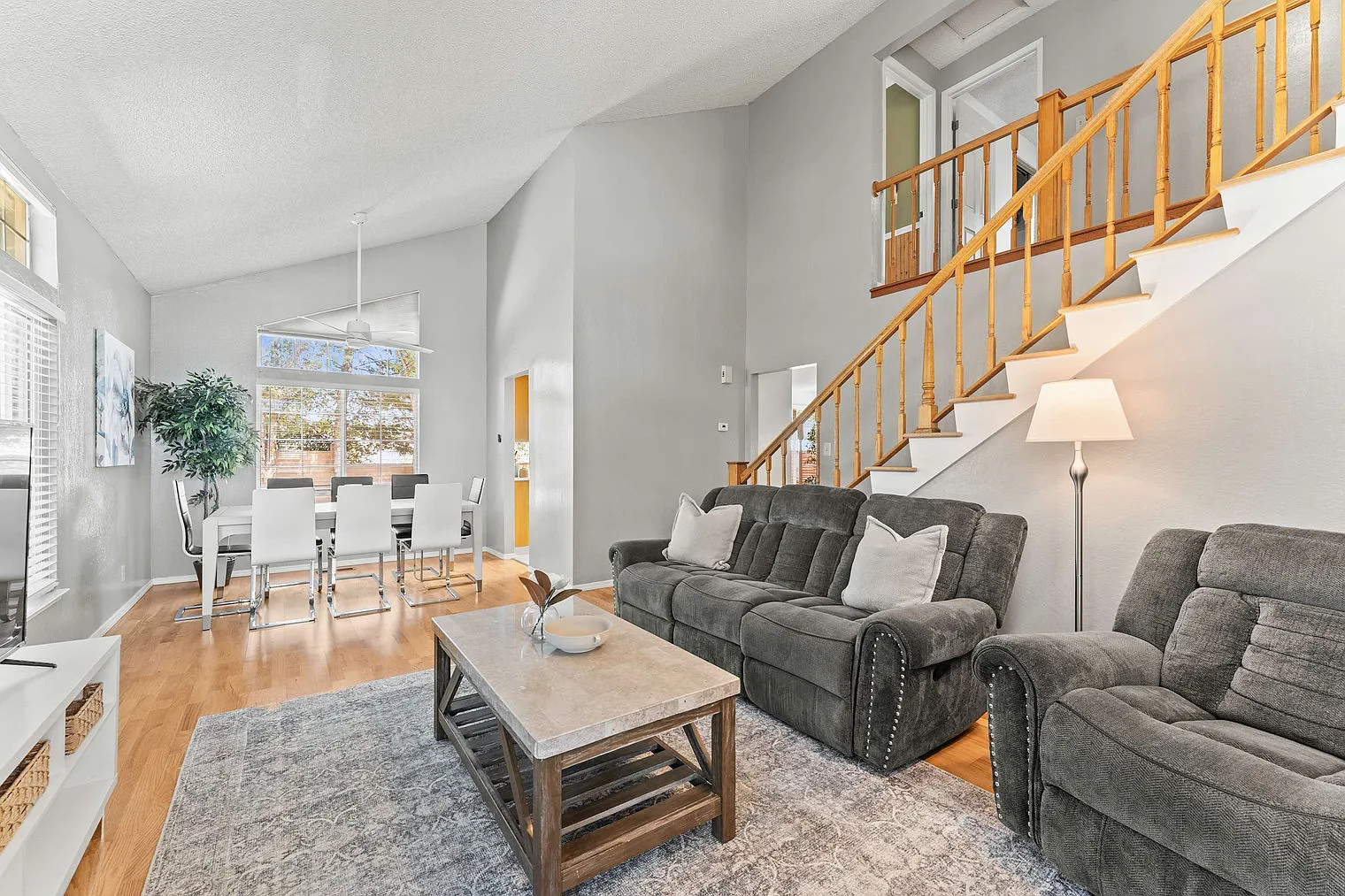 3 bed, 2.0 bath, 1679 sqft, $7,961 — Photo 3