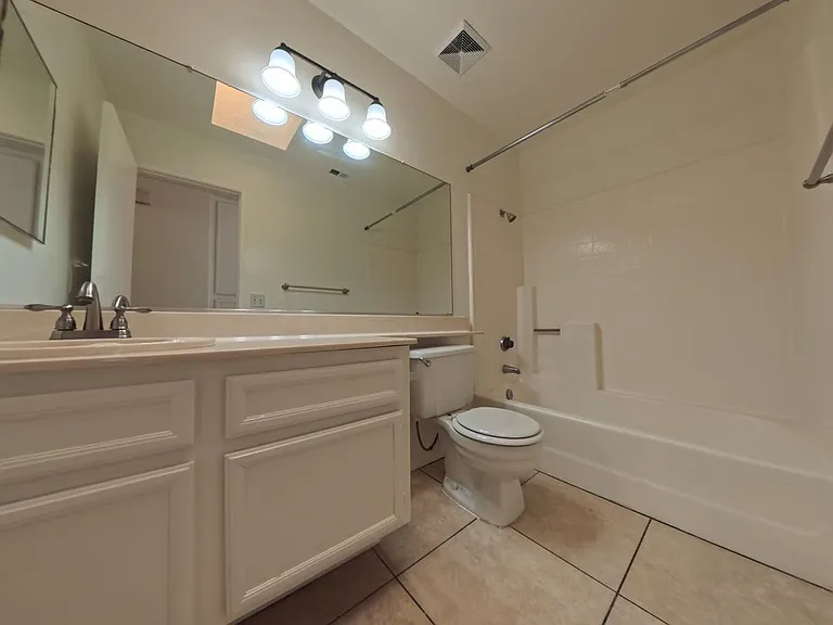 24052 Royale St — Photo 15