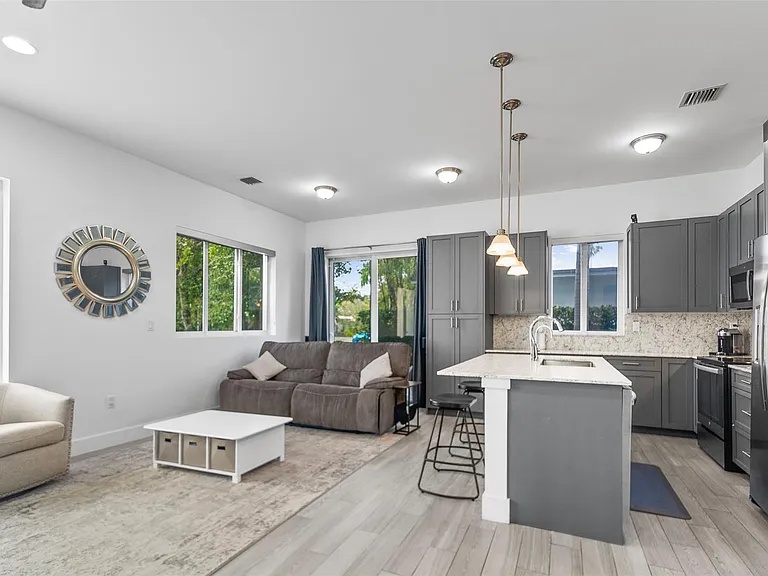 1110 NE 14th Ave — Photo 11