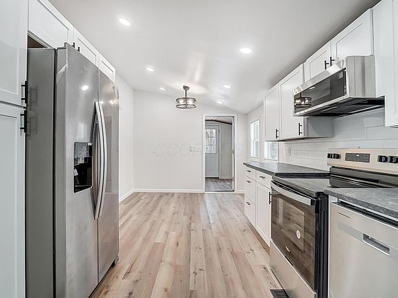 3rd image of 1896 Dyer Rd