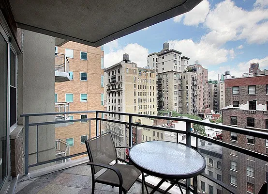 Sold by Warburg | media 3