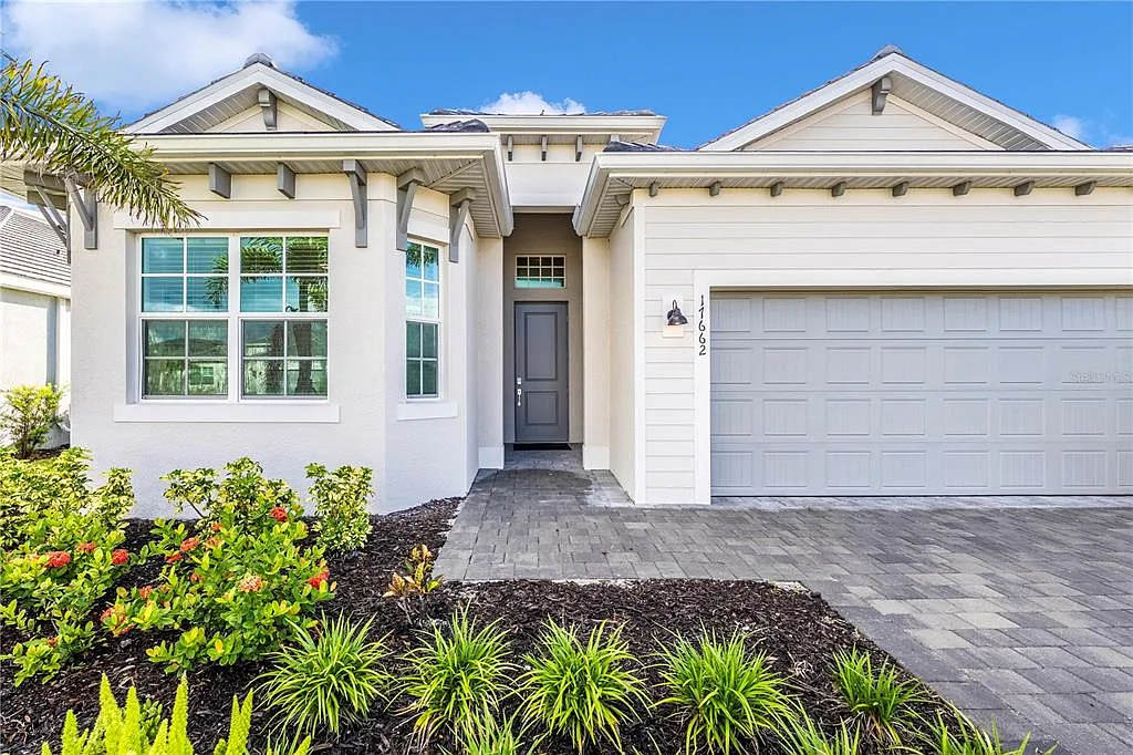 3 bed, 2.0 bath, 2061 sqft, $6,000 — Photo 2