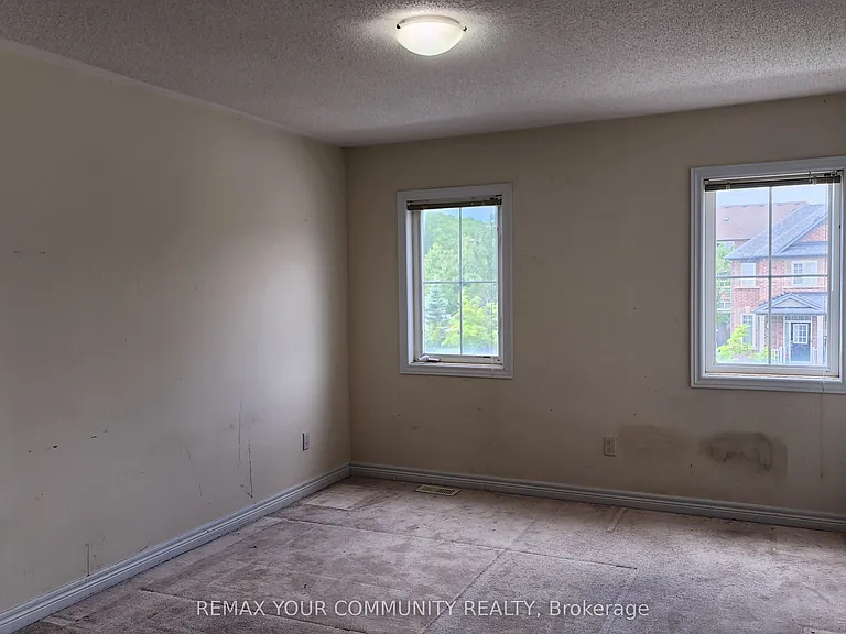 3 Prince Of Wales Dr — Photo 22