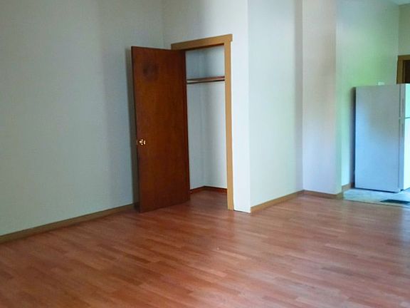 5th image of 107 S Walnut St APT 2