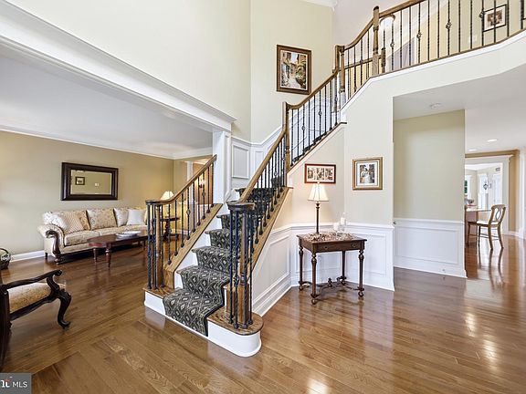 4th image of 314 Salarno Ct